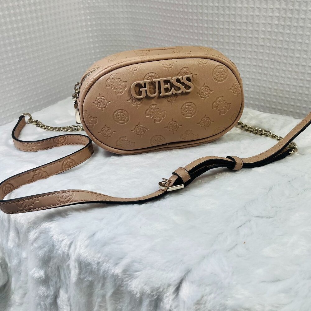 Guess Manhattan belt bag -Quattro G monogram design in a beige faux-leather